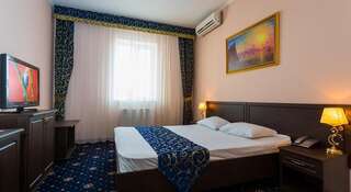 Гостиница Максимус Краснодар Улучшенный двухместный номер с 1 кроватью или 2 отдельными кроватями-4